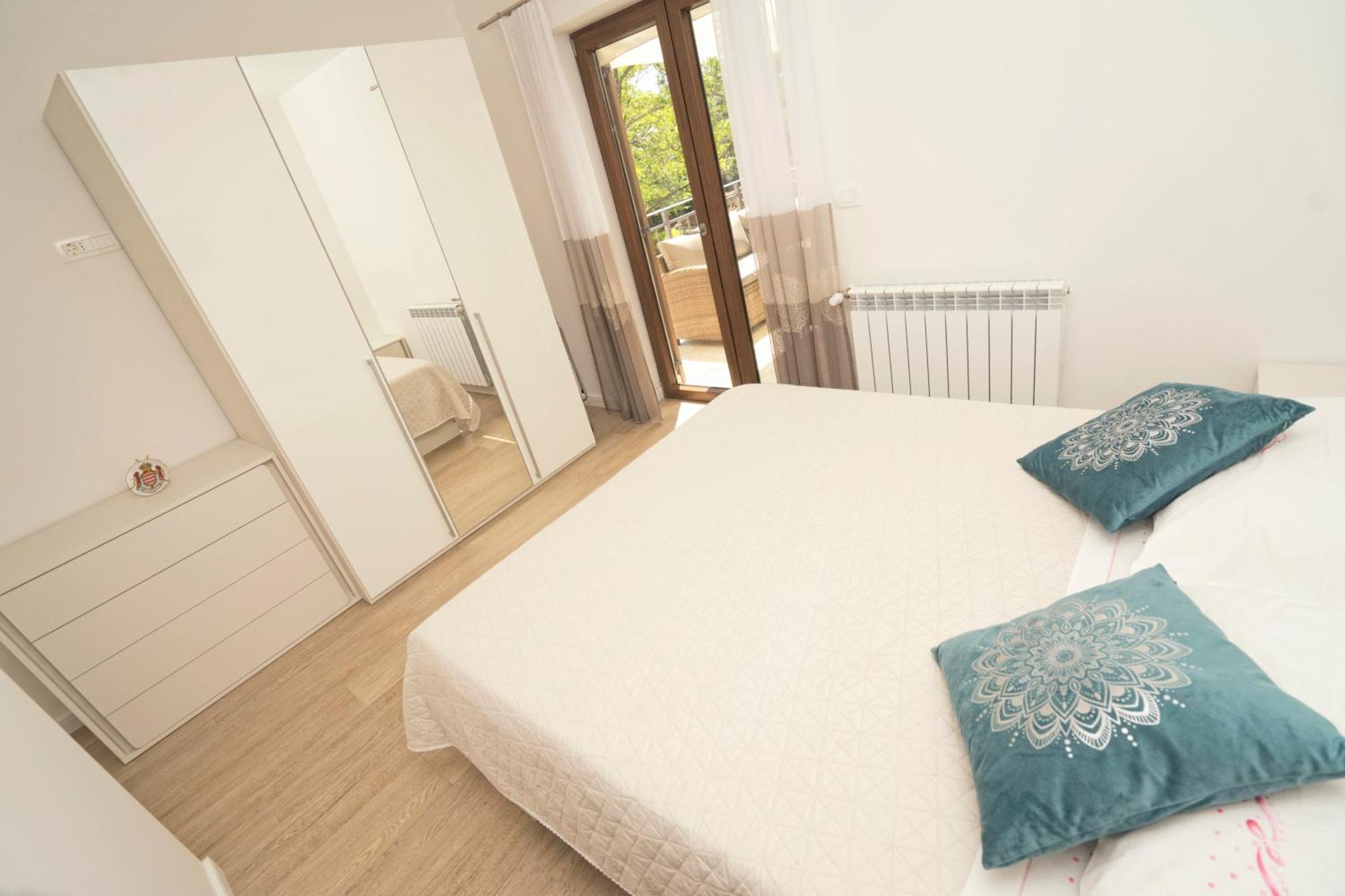 Riviera Blue Apartments With Seaview, Private Whirlpools And Parking Near Opatija Opric Eksteriør billede